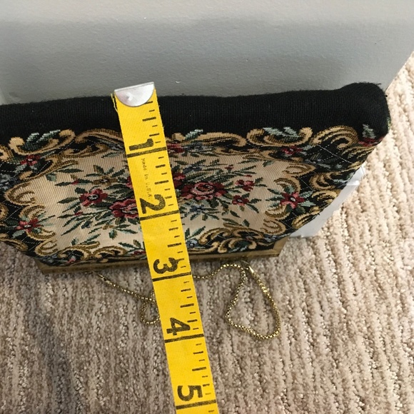 Tapestry floral small handbag with gold chain handle - Picture 11 of 11